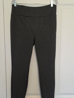 NWOT Liverpool Black Micro-Textured Ponte Leggings